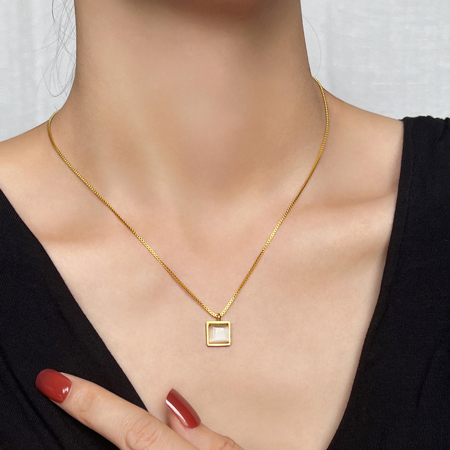 Square Brand Opal High-grade Exquisite Titanium Steel Necklace Does Not Fade