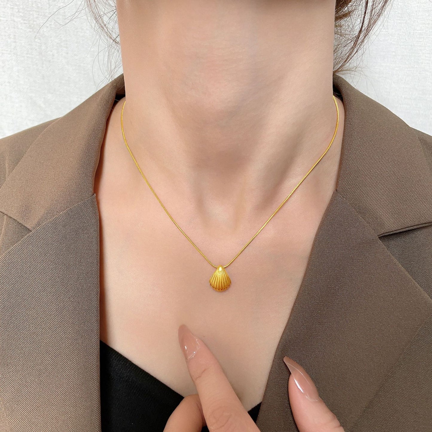 New Small Scallop Stripe Titanium Steel Plated Light Luxury Necklace