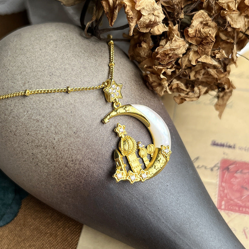 The Star-Moon Castle Fritillary Necklace Is Sweet and Exquisite