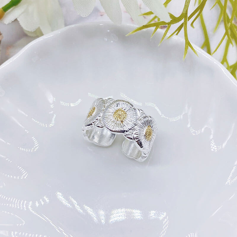 Handmade Brushed Platy Two-Tone Gold Daisy Ring