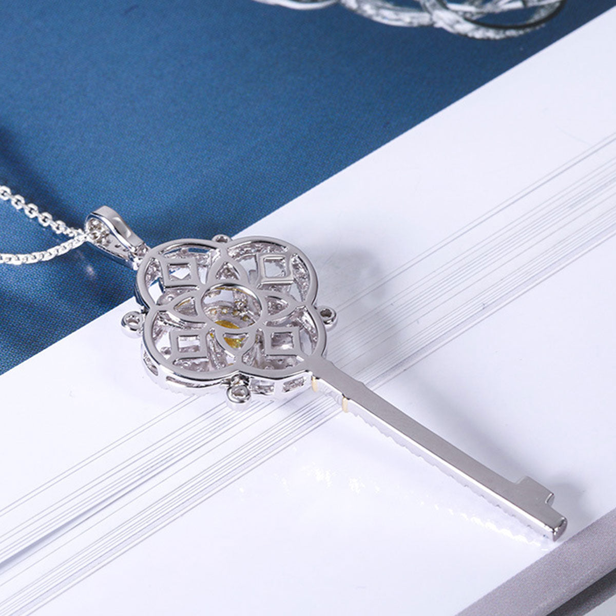 White Gold Yellow Sapphire Four-leaf Clover Key Shape Pendant
