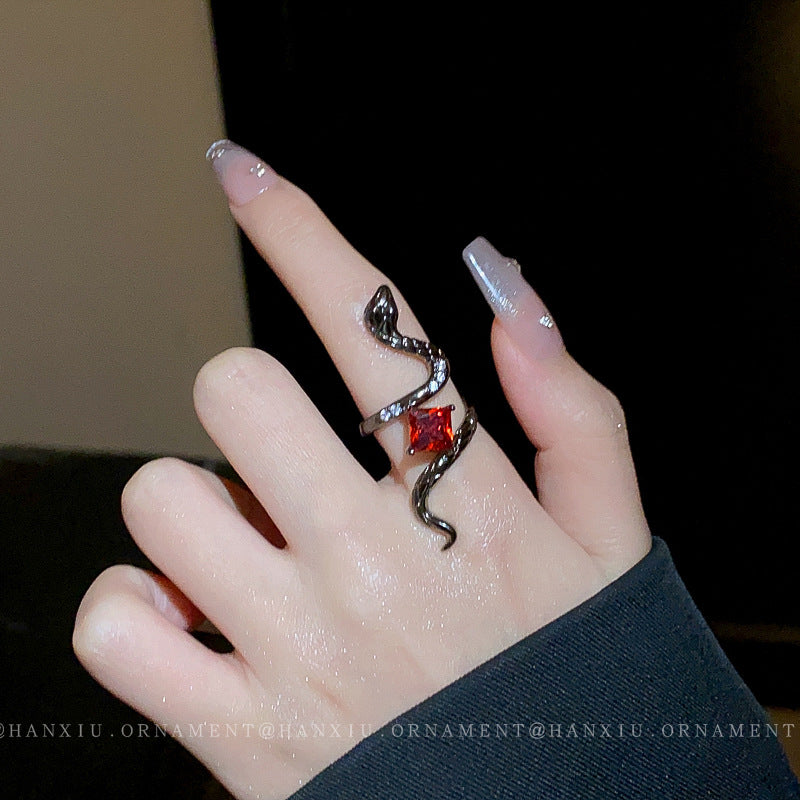 Zircon Square Serpentine Ring