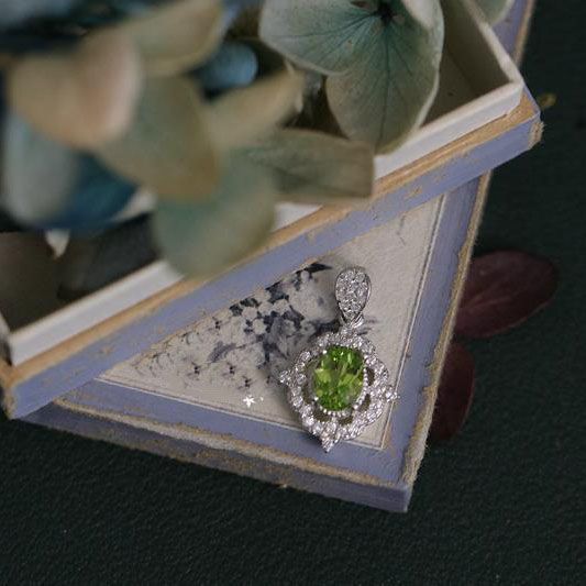 Stylish Peridot Necklace