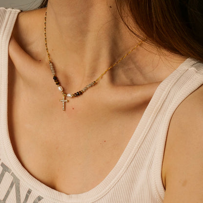 Simple and Versatile Pearl Set Zirconium Cross Necklace