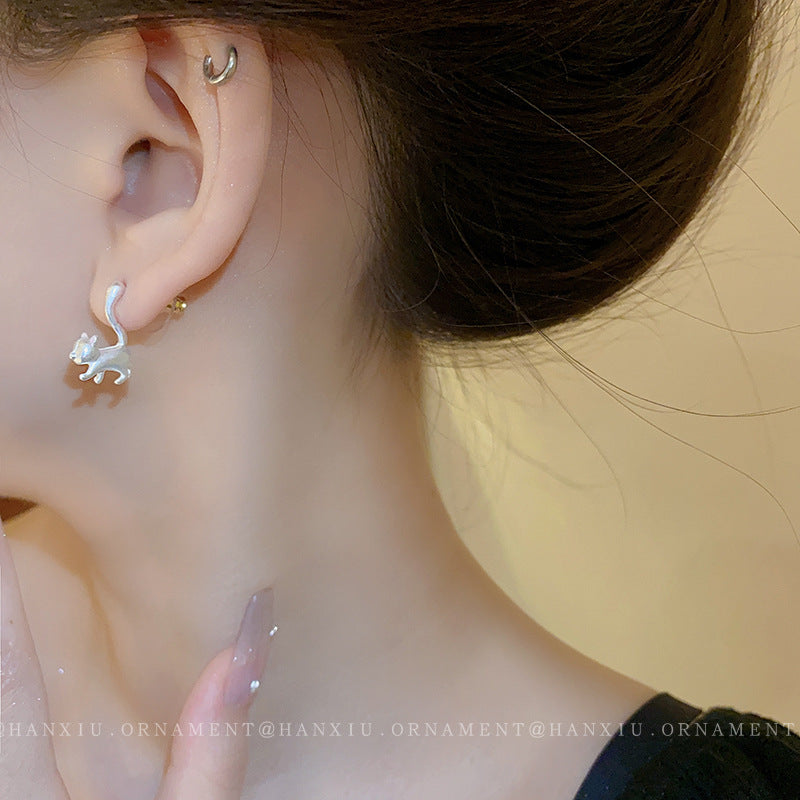 Cat cold wind geometric stud earrings