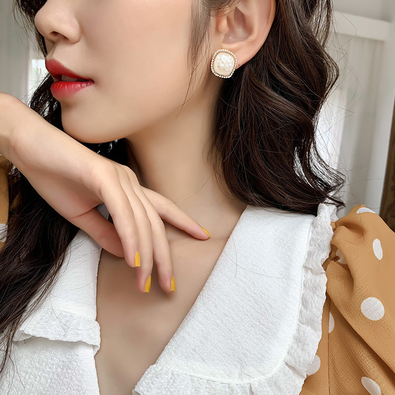 Vintage Exquisite Shell Square Earrings