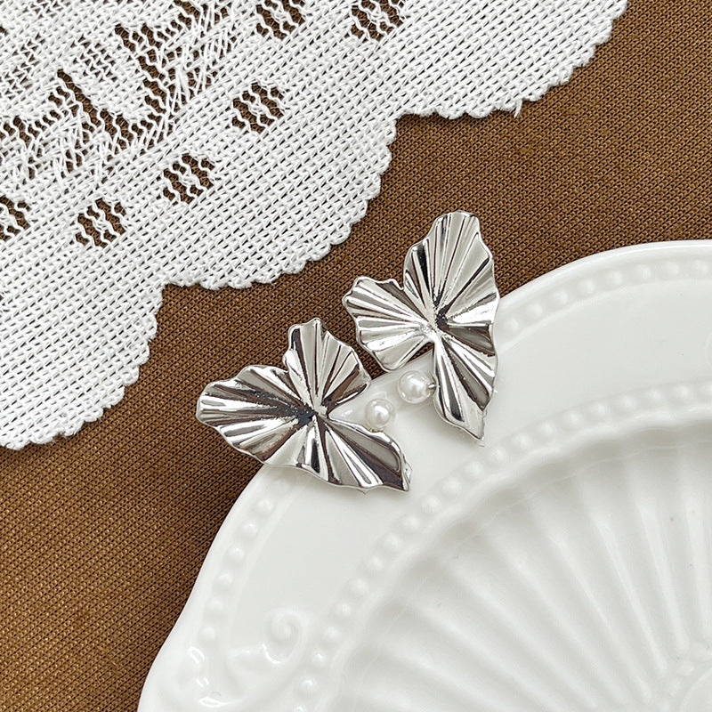 Ruffled Heart Pearl Fashion Stud Earrings