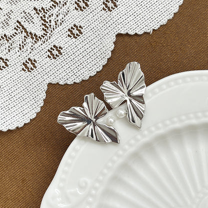 Ruffled Heart Pearl Fashion Stud Earrings