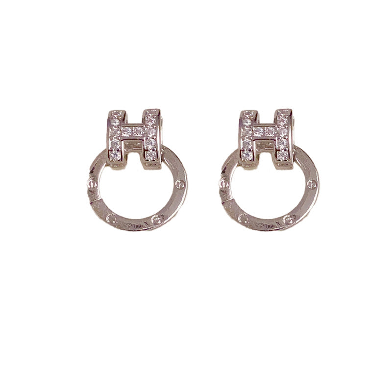 Simple Commuting Compact H Letter Copper Stud Earrings
