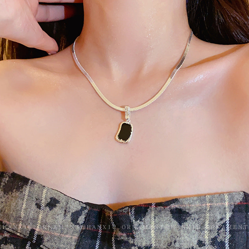 Dripping Oil Serpentine Square Necklace