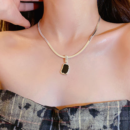 Dripping Oil Serpentine Square Necklace