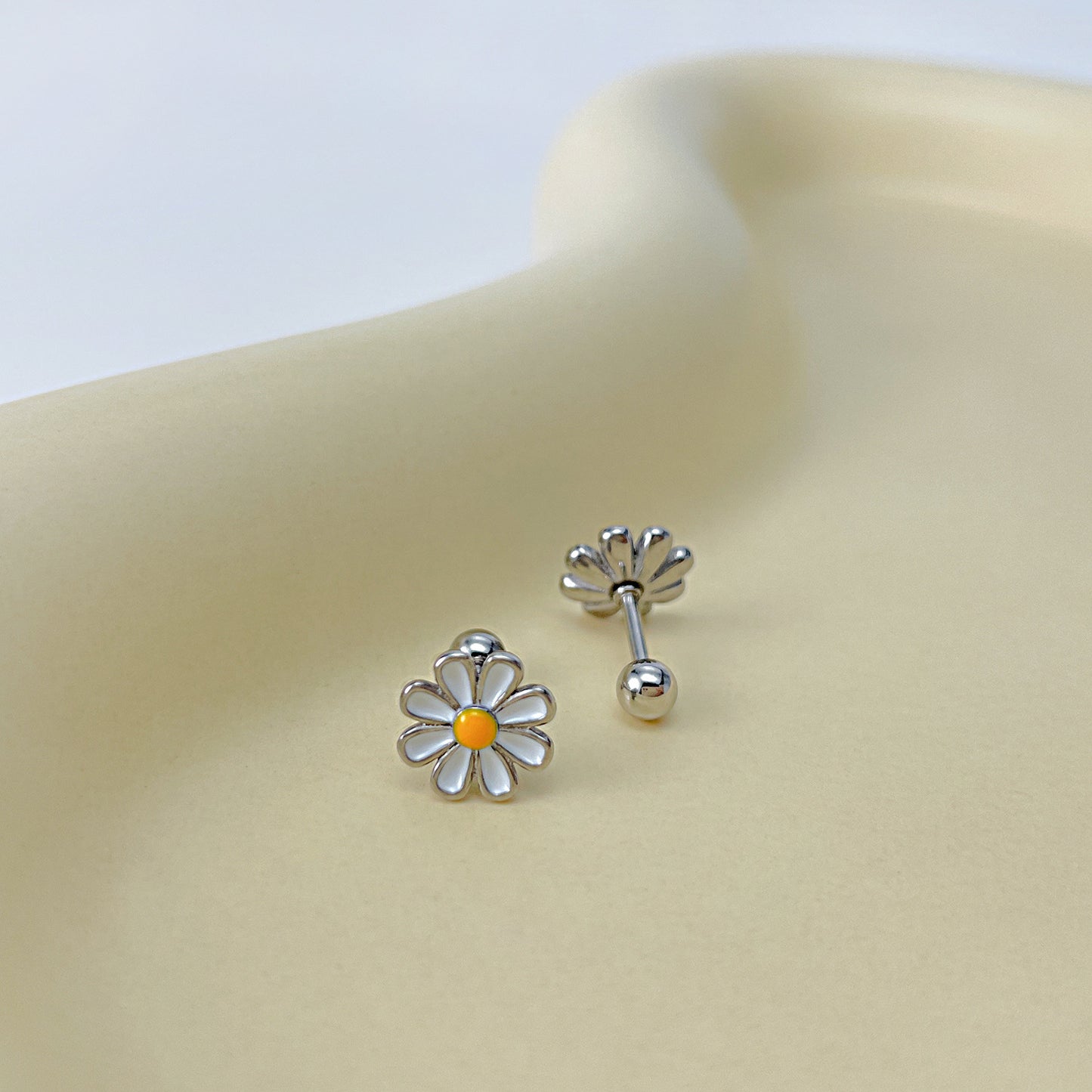 Small Daisy Flowers Titanium Steel Stud Earrings