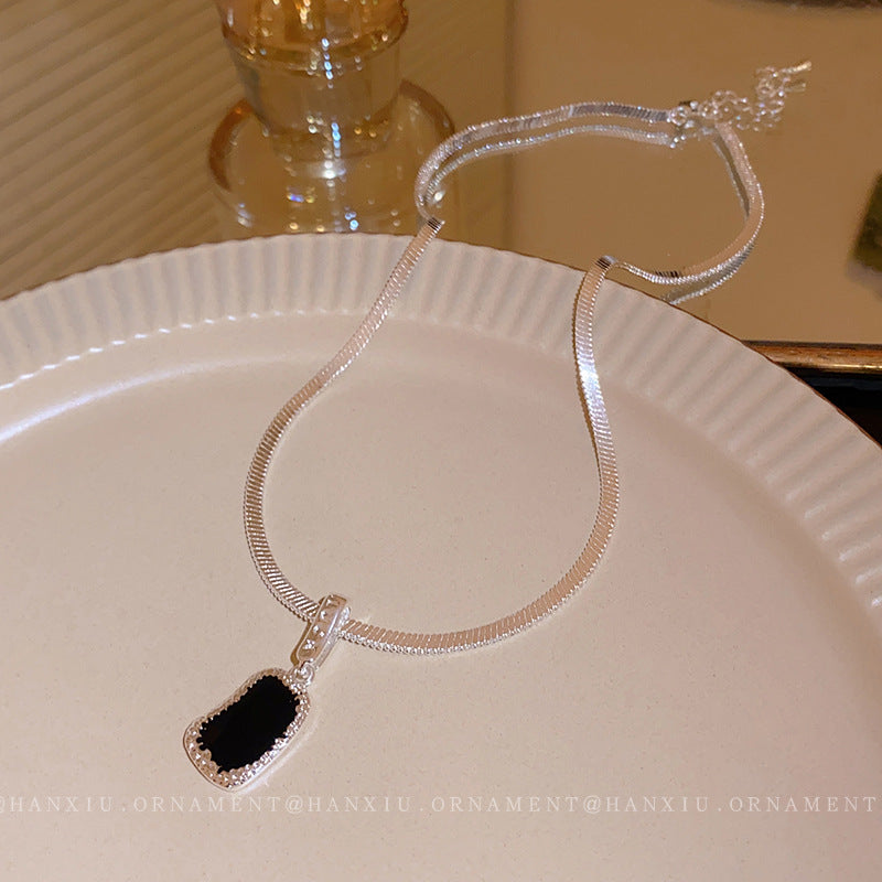 Dripping Oil Serpentine Square Necklace