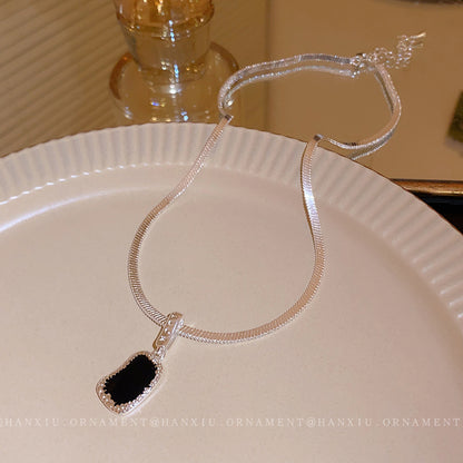 Dripping Oil Serpentine Square Necklace