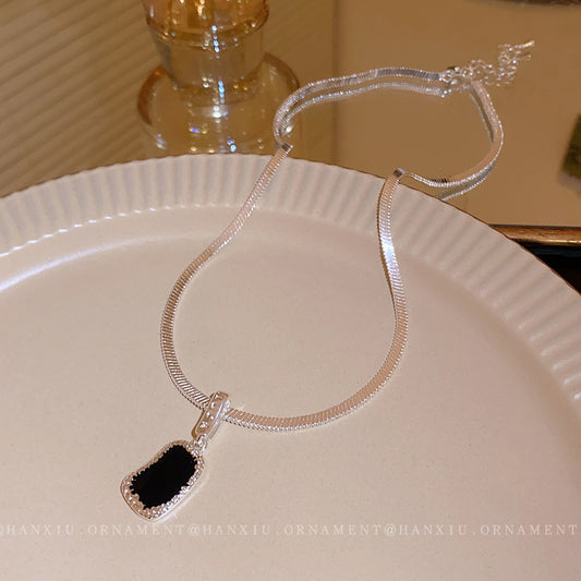 Dripping Oil Serpentine Square Necklace