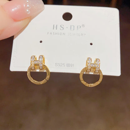 Simple Commuting Compact H Letter Copper Stud Earrings