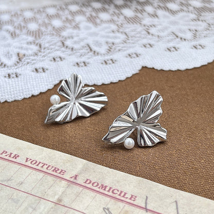 Ruffled Heart Pearl Fashion Stud Earrings