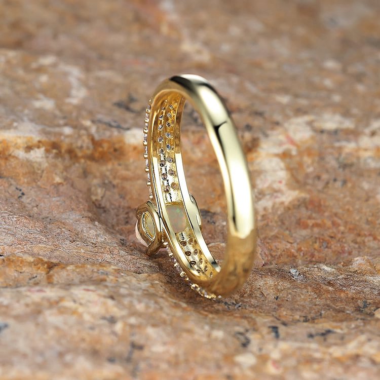 "Shiny Elegance" Round Opal Zircon Edge Band Ring