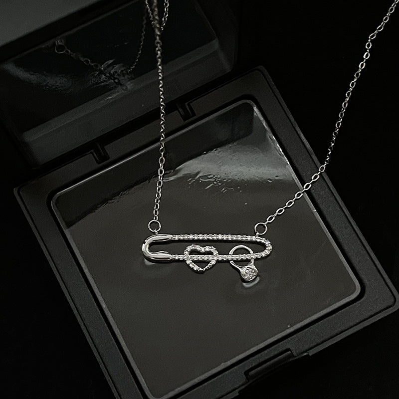 Niche Design Fashion Pin Love Necklace