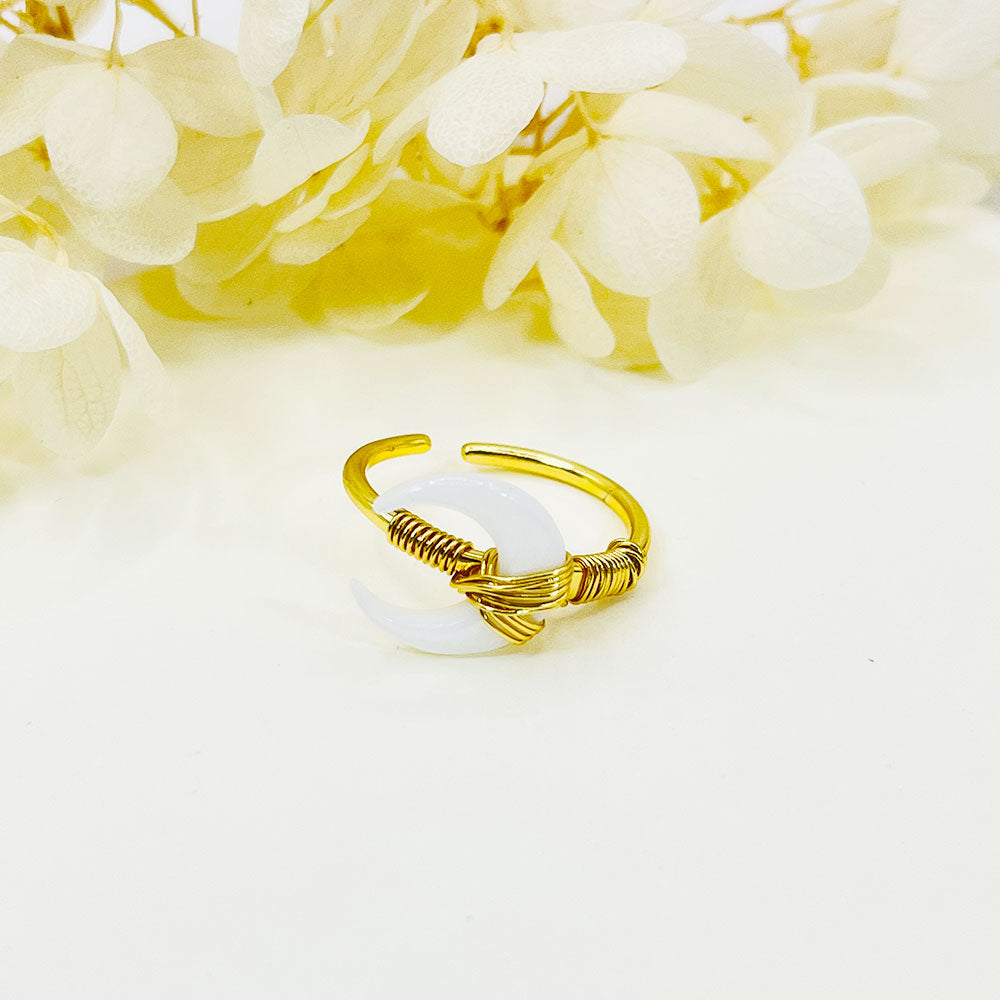 Temperament Pearl Crescent Adjustable Ring