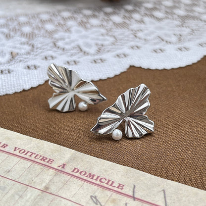 Ruffled Heart Pearl Fashion Stud Earrings