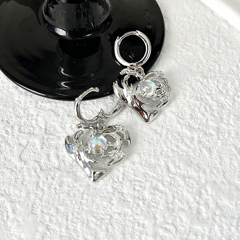 Vintage Hollow Heart Zirconia Earrings