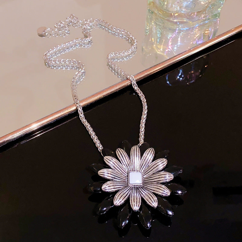 Dark Wind Flower Drop Oil Square Necklace