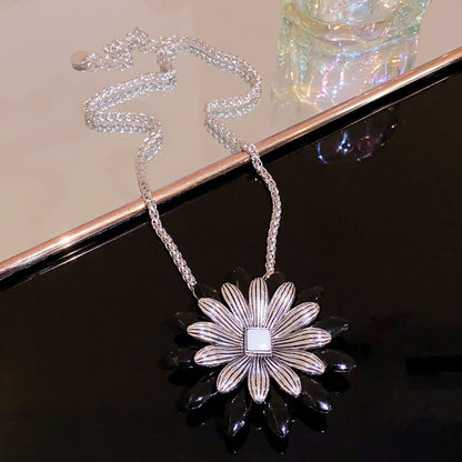 Dark Wind Flower Drop Oil Square Necklace