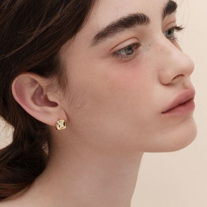 Minimal Square Geometric Commuter Studs