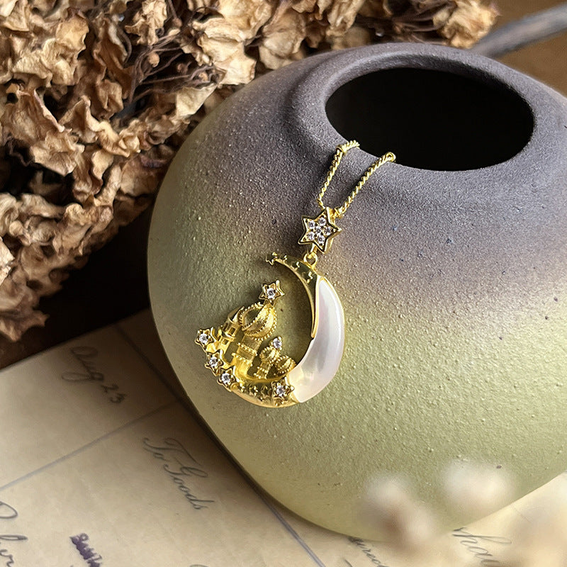 The Star-Moon Castle Fritillary Necklace Is Sweet and Exquisite