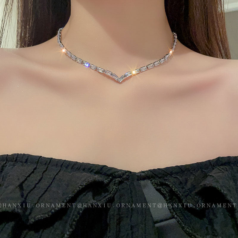 Zircon V-shaped Temperament Necklace