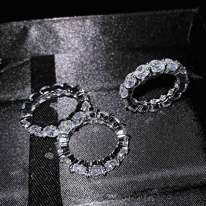 Women's Round Full Diamond Single Row Luxurious Engagement Ring