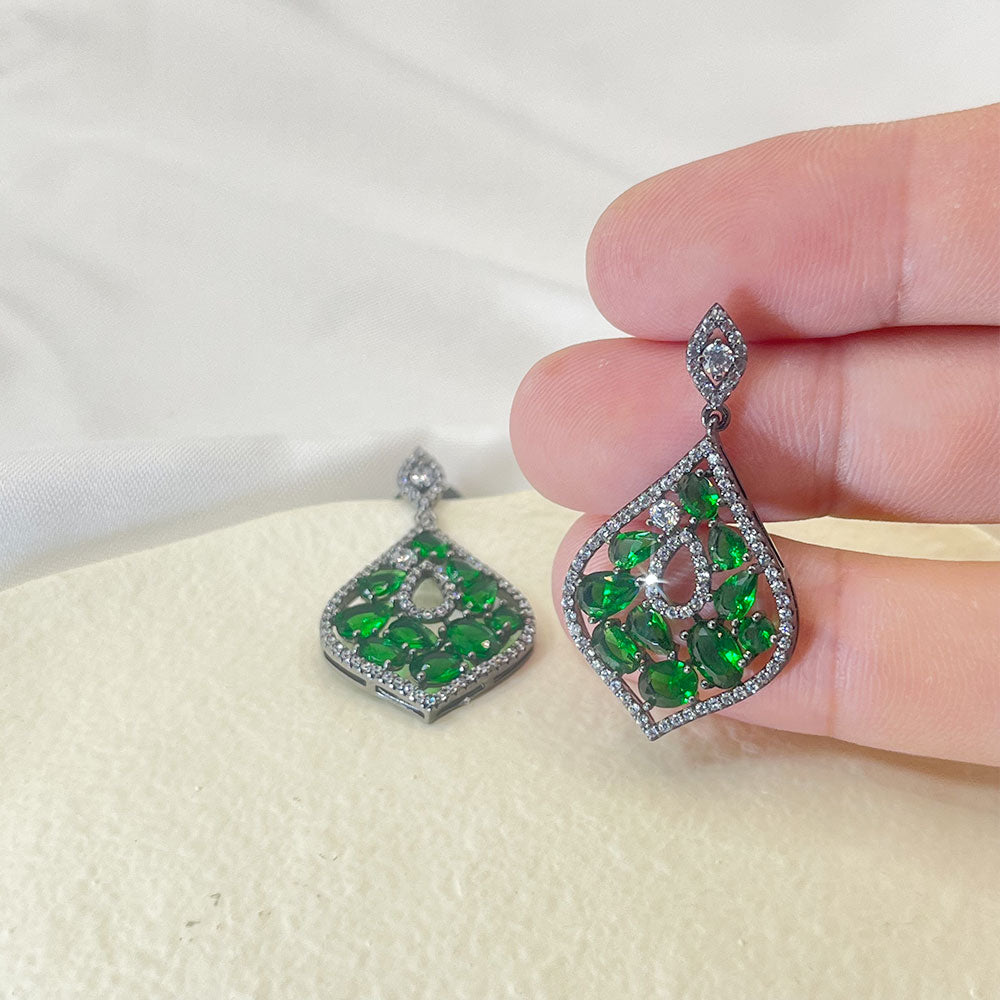 Pear Shaped Water Drop Shaped Green Zircon Earrings