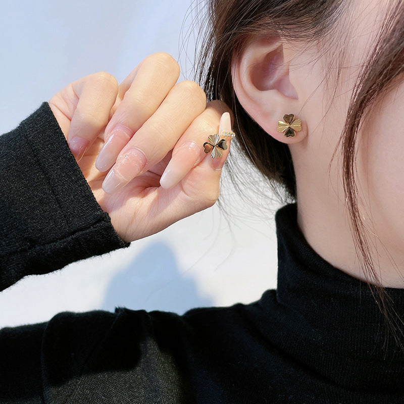 Lucky Four-leaf Clover Titanium Steel Earrings Do Not Fade Allergenic