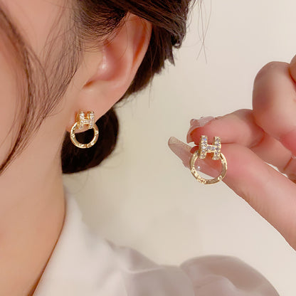 Simple Commuting Compact H Letter Copper Stud Earrings