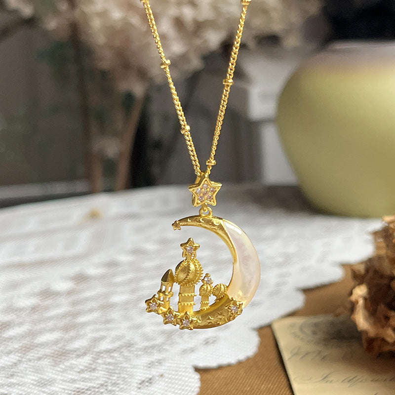 The Star-Moon Castle Fritillary Necklace Is Sweet and Exquisite