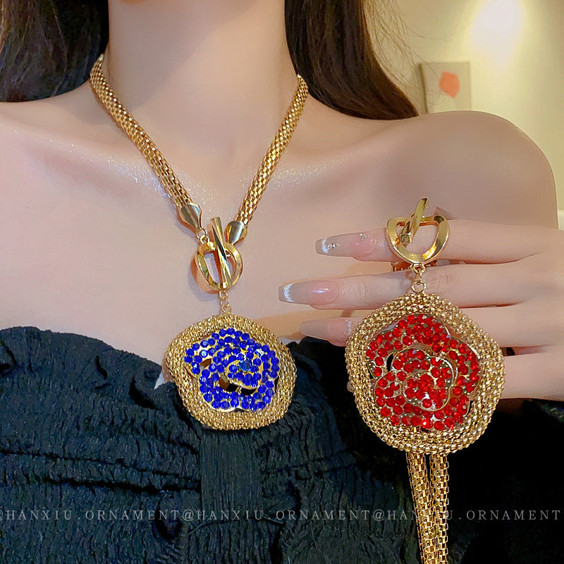 Floral Serpentine French Vintage Necklace