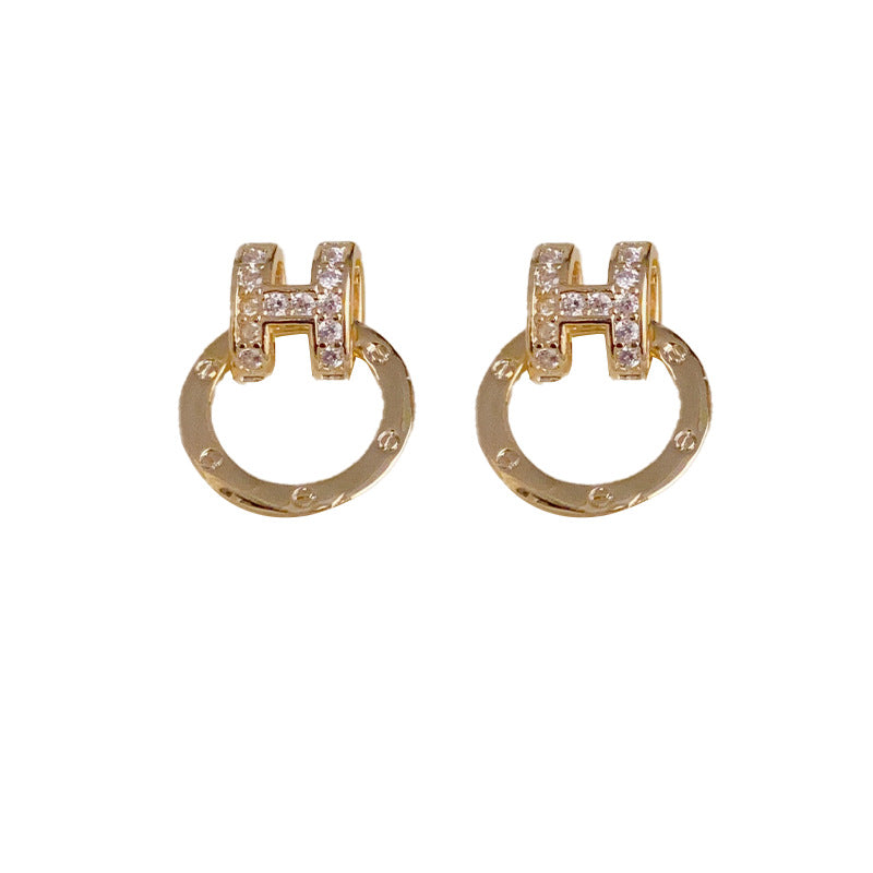 Simple Commuting Compact H Letter Copper Stud Earrings
