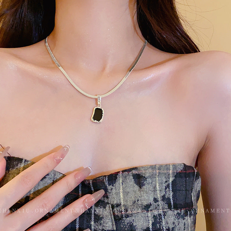 Dripping Oil Serpentine Square Necklace
