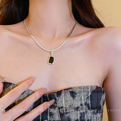 Dripping Oil Serpentine Square Necklace