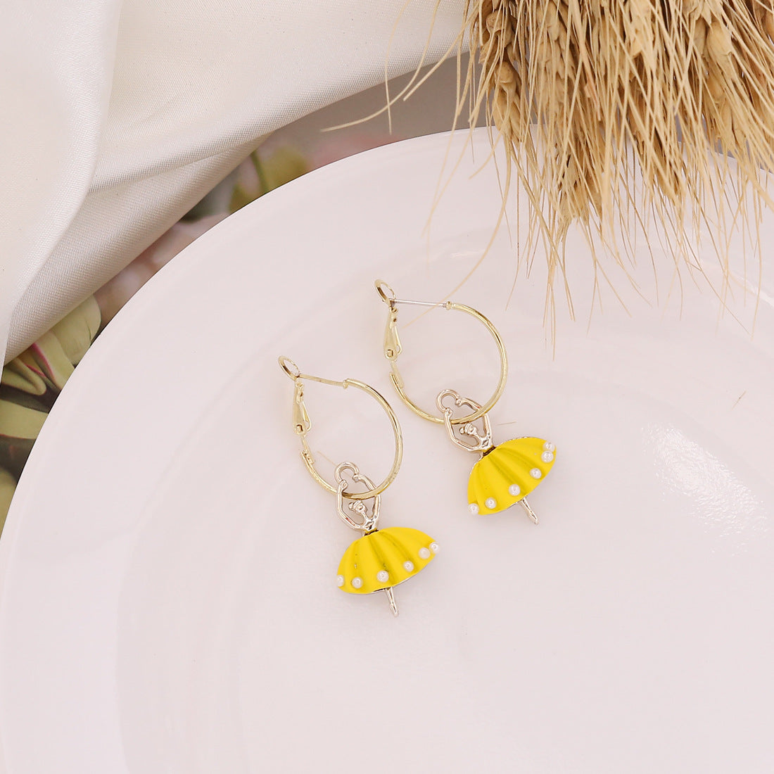 Swan Dance Fashion Personality Stud Earrings