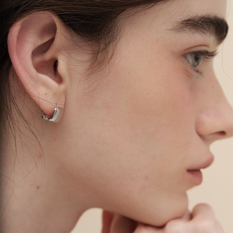 Minimal Square Geometric Commuter Studs