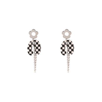 Temperament Small Daisy Black and White Checkerboard Earrings